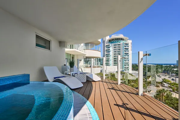 Residence 704 terrace with plunge pool